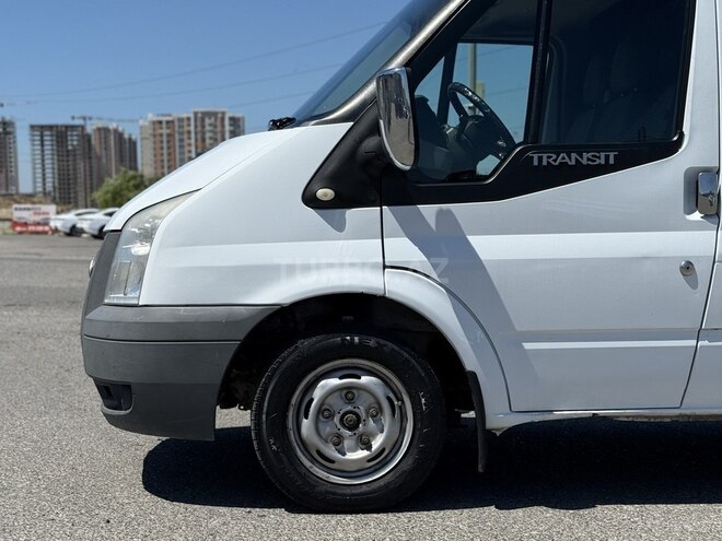 Ford Transit-3