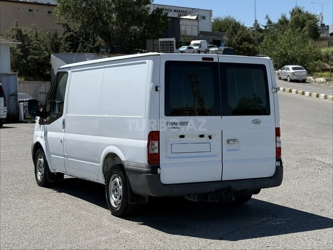 Ford Transit-8