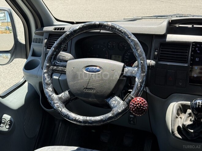 Ford Transit-11