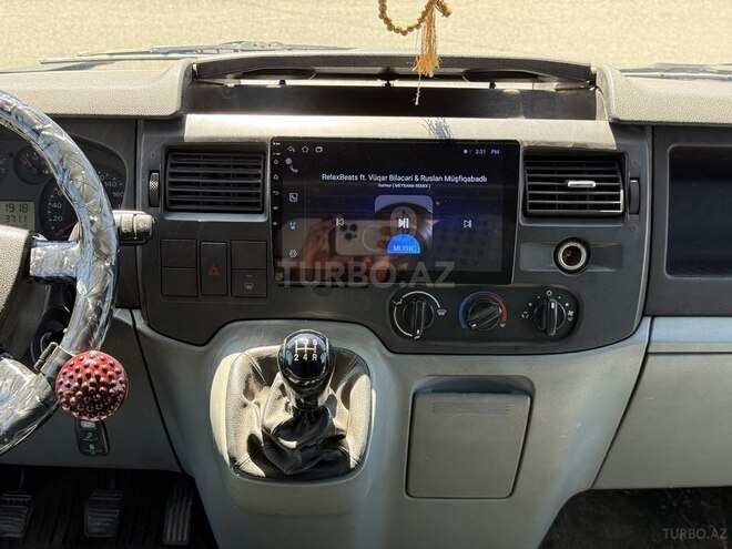 Ford Transit-12