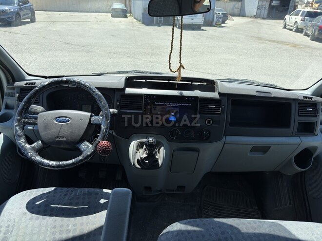 Ford Transit-10