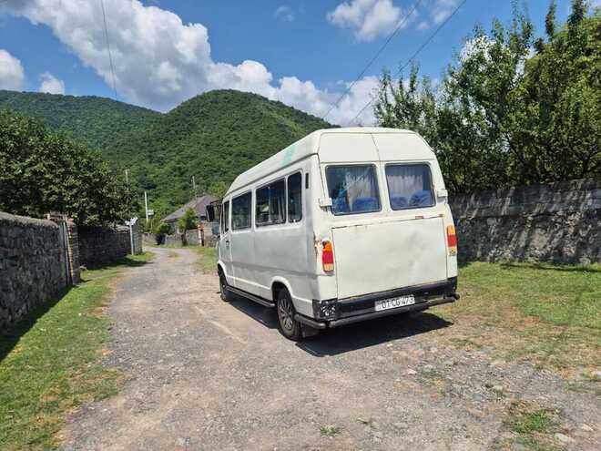 Mercedes 208 D-4