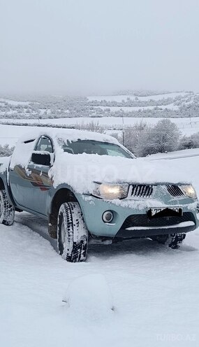 Mitsubishi L200-17