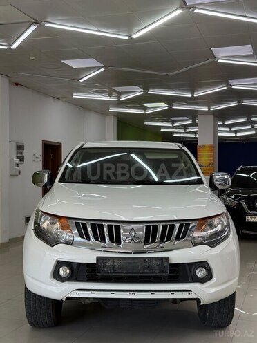 Mitsubishi L200-1