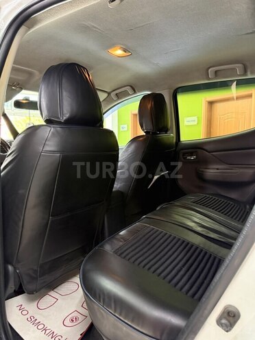 Mitsubishi L200-9