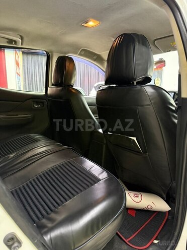 Mitsubishi L200-14