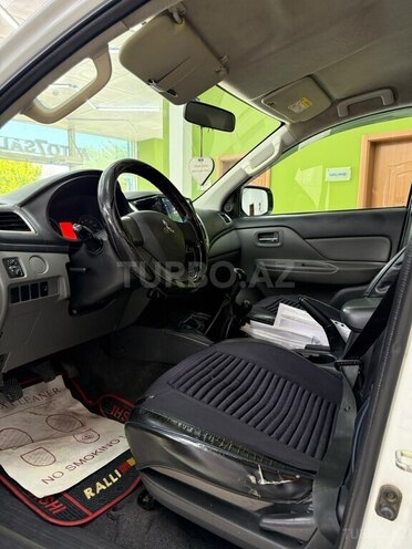 Mitsubishi L200-8