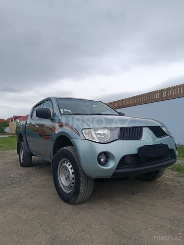 Mitsubishi L200-2