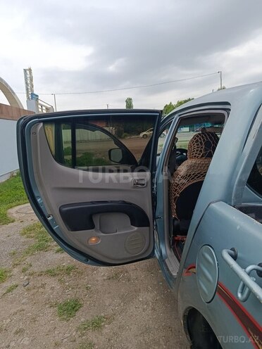 Mitsubishi L200-13