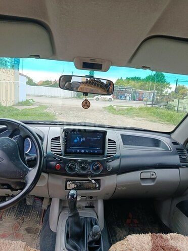 Mitsubishi L200-7