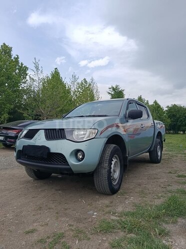 Mitsubishi L200-1