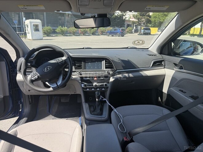 Hyundai Elantra-9