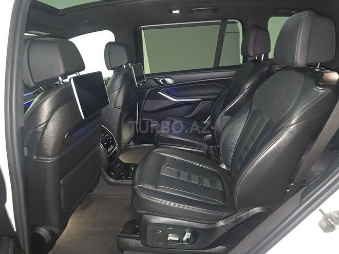 BMW X7-10