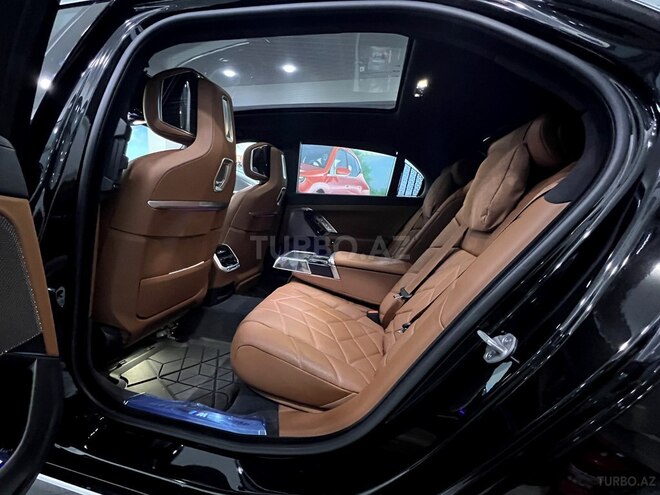 BMW 740-23
