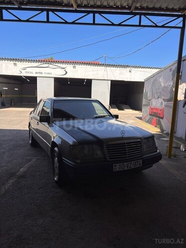 Mercedes E 200-1
