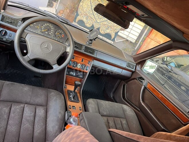 Mercedes E 200-5