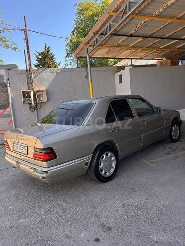 Mercedes E 200-3