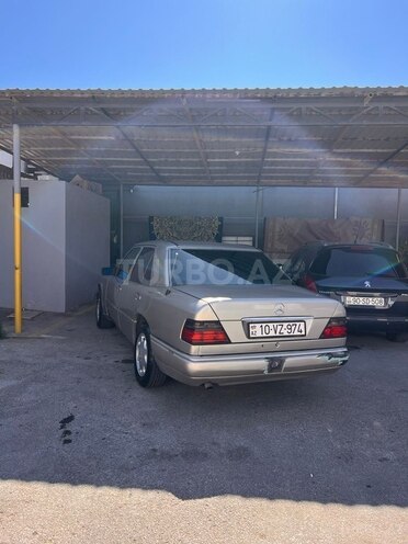 Mercedes E 200-2