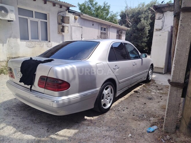 Mercedes E 320-4