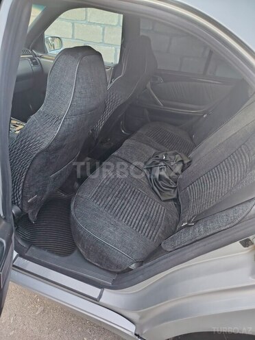Mercedes E 320-9