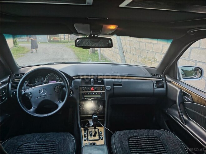 Mercedes E 320-10