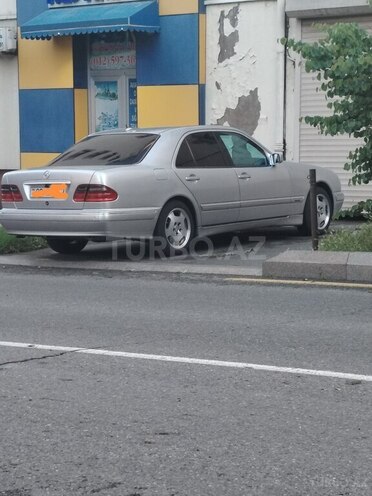 Mercedes E 320-13