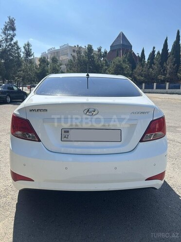 Hyundai Accent-4