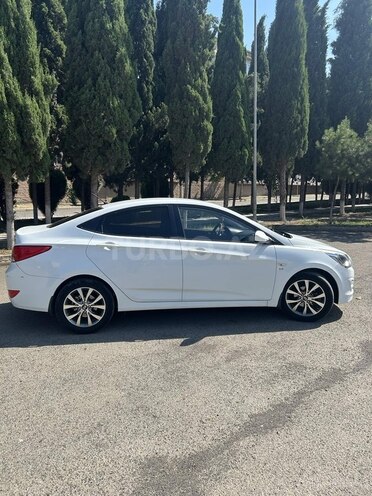 Hyundai Accent-5