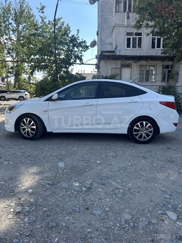 Hyundai Accent-6
