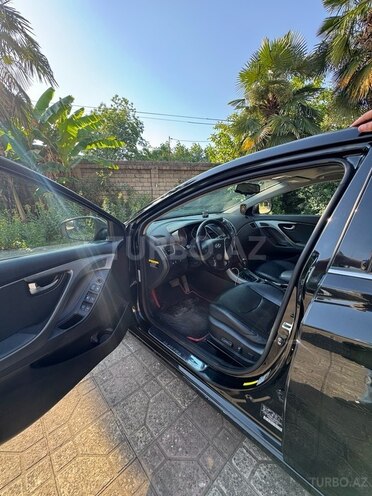 Hyundai Elantra-12