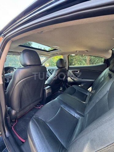 Hyundai Elantra-11