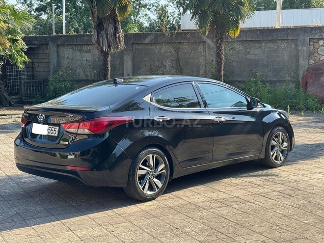 Hyundai Elantra-6