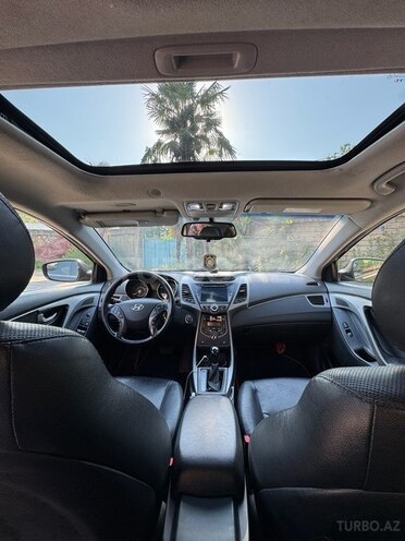 Hyundai Elantra-10