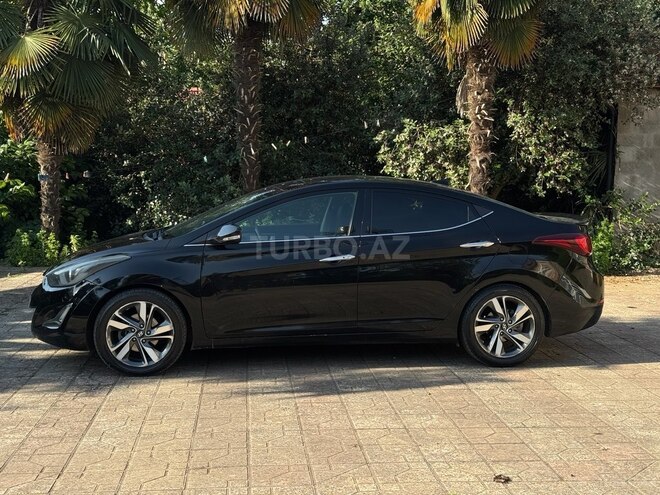 Hyundai Elantra-4