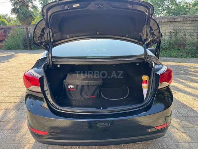 Hyundai Elantra-9