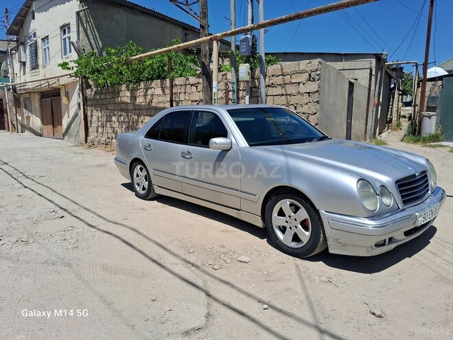 Mercedes E 240-6