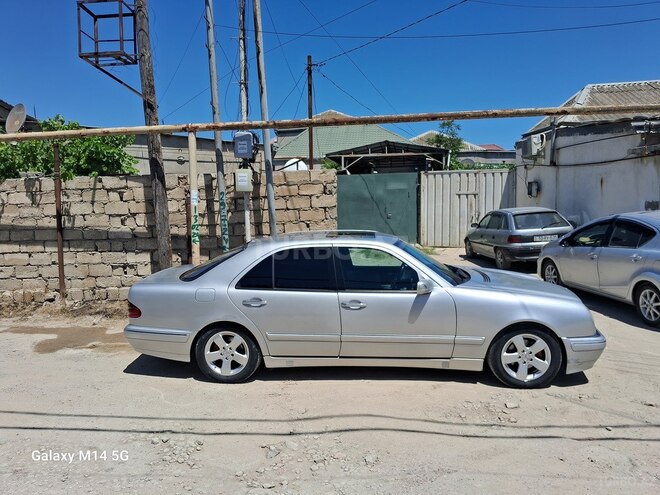 Mercedes E 240-8