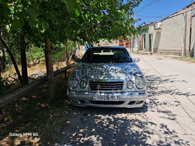 Mercedes E 240-3