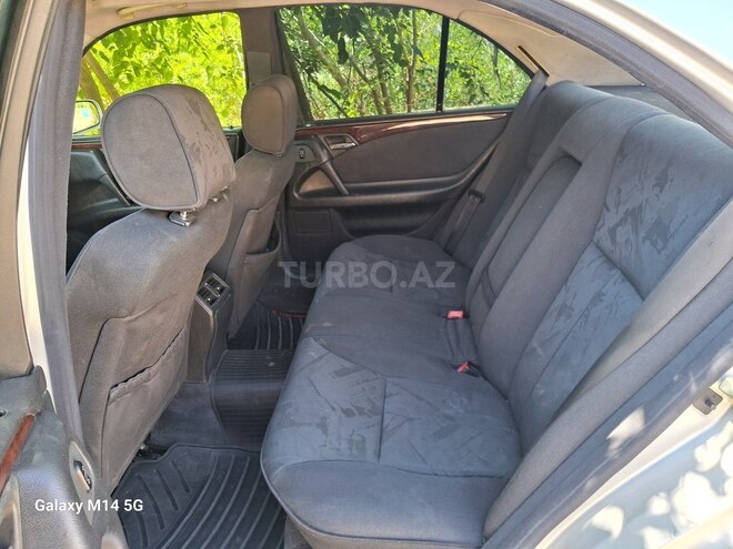 Mercedes E 240-9