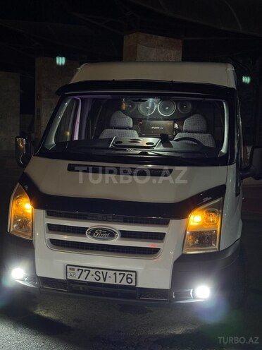 Ford Transit-15