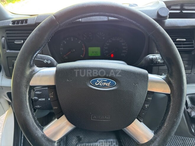 Ford Transit-11