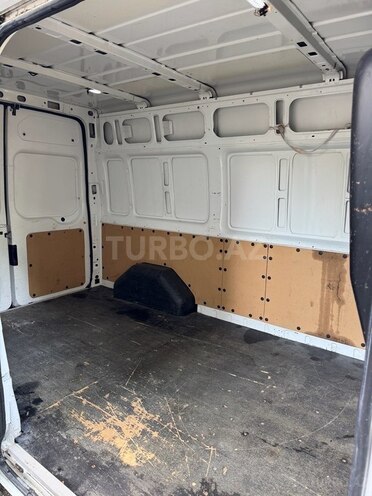 Ford Transit-16