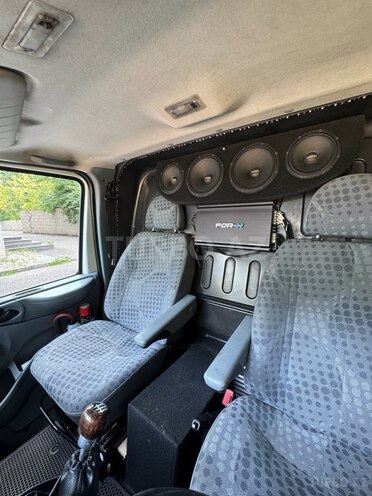 Ford Transit-10