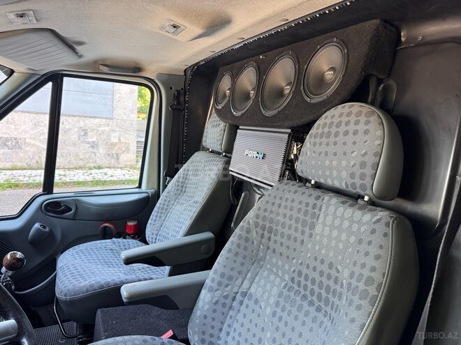 Ford Transit-8