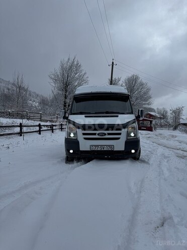 Ford Transit-5