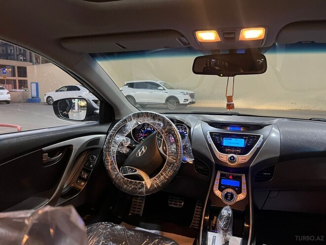 Hyundai Elantra-6