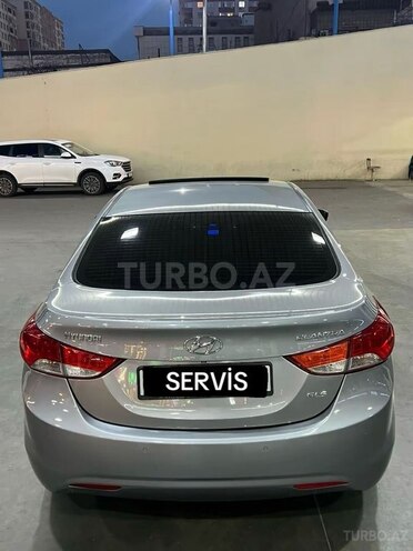Hyundai Elantra-3