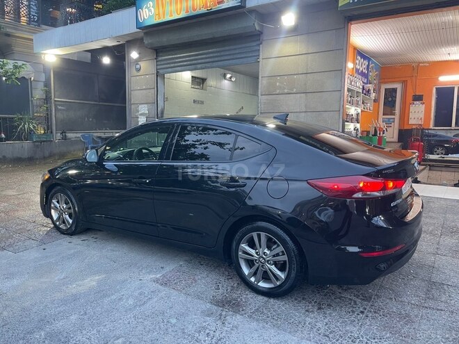 Hyundai Elantra-6