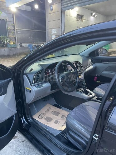 Hyundai Elantra-8
