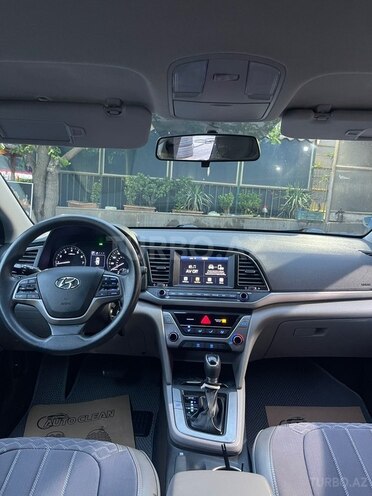 Hyundai Elantra-7